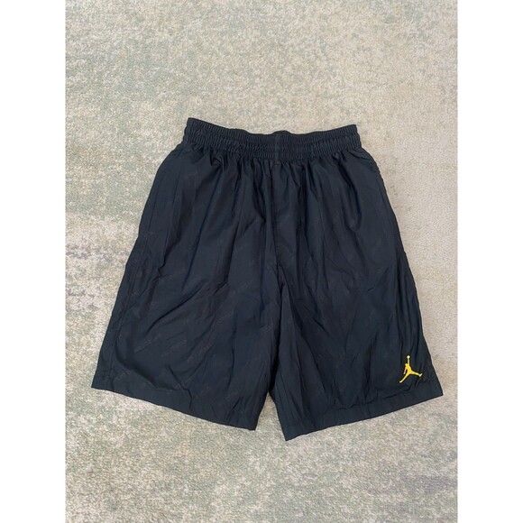 Nike Air Jordan Legacy AJ4 Standard Fit Black Shorts Mens Sz Medium Windbreaker - Picture 1 of 8